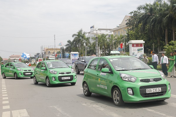 quảng cáo trên xe taxi tại Tuyên Quang