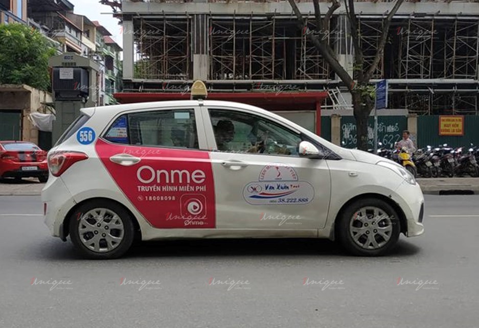 quảng cáo trên xe taxi tại Hà Nội