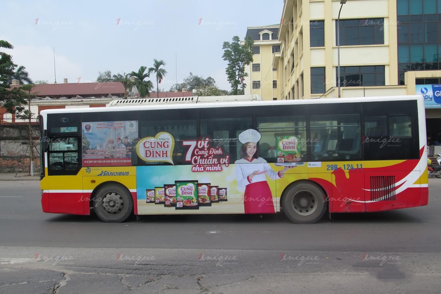 quảng cáo xe buýt cho mỳ cung đình