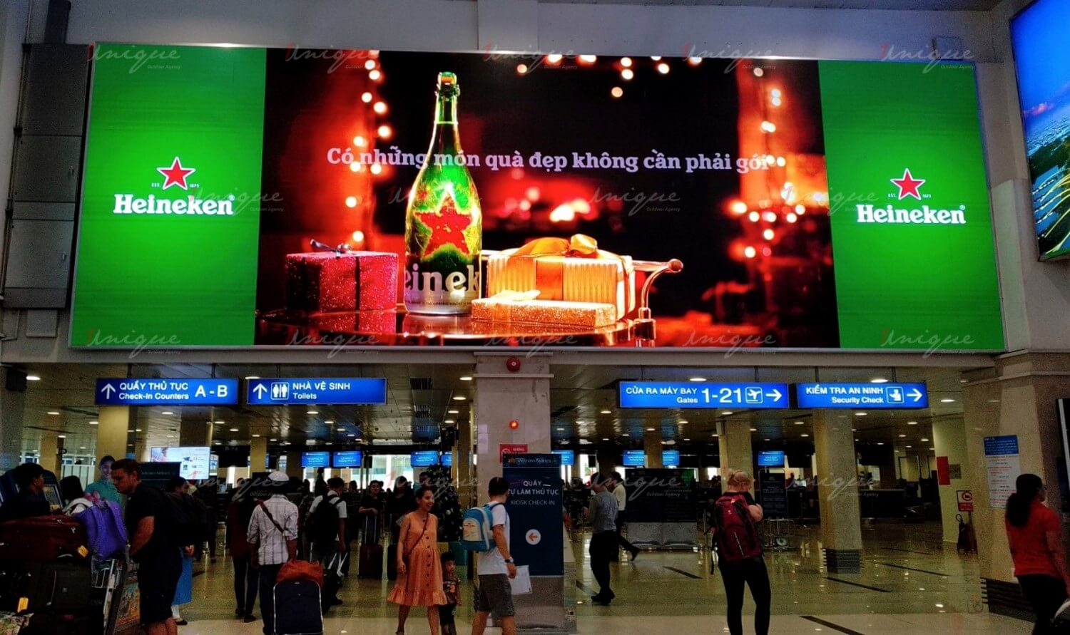 quảng cáo led lcd frame tại sân bay