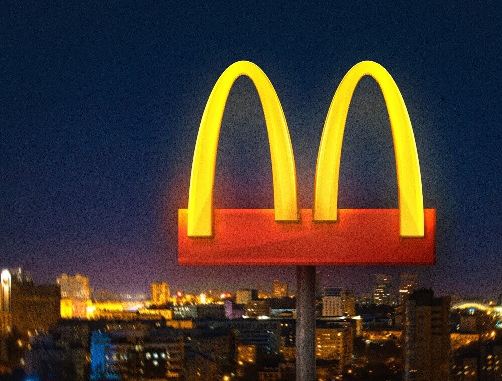 Thay logo mới, McDonalds nhắn nhủ mọi người giữ nên khoảng cách trong mùa dịch