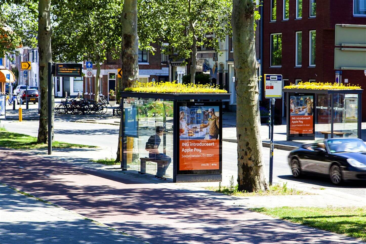 Hà Lan - đất nước với cảnh quan tuyệt đẹp và văn hóa lâu đời. Dừng chân tại trạm dừng xe buýt công cộng để khoe sắc màu mái nhà xanh tươi trẻ, cùng chiêm ngưỡng những đàn ong bận rộn thu nectar hoa trên đồng cỏ xanh rực rỡ.