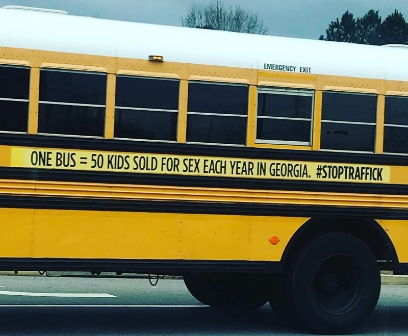 72 chiếc xe buýt ghép thành thông điệp chống tệ nạn mại dâm trẻ em