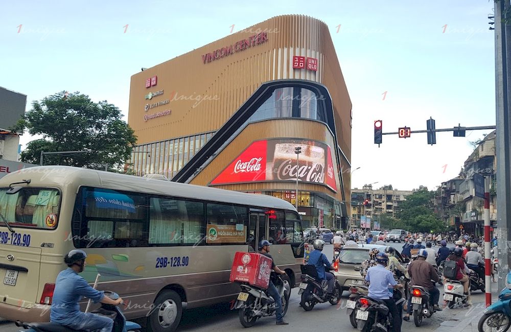 Màn hình Led quảng cáo ngoài trời tại Vincom Phạm Ngọc Thạch, Hà Nội