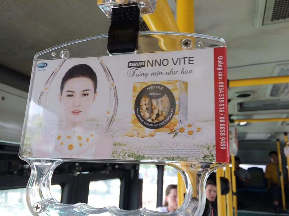 quảng cáo tay cầm xe buýt