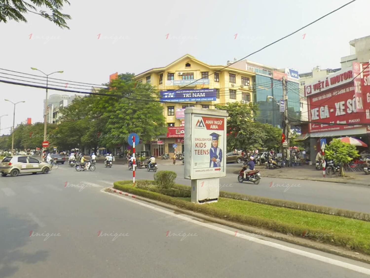 quảng cáo biển hộp đèn đường Nguyễn Khánh Toàn, Hà Nội
