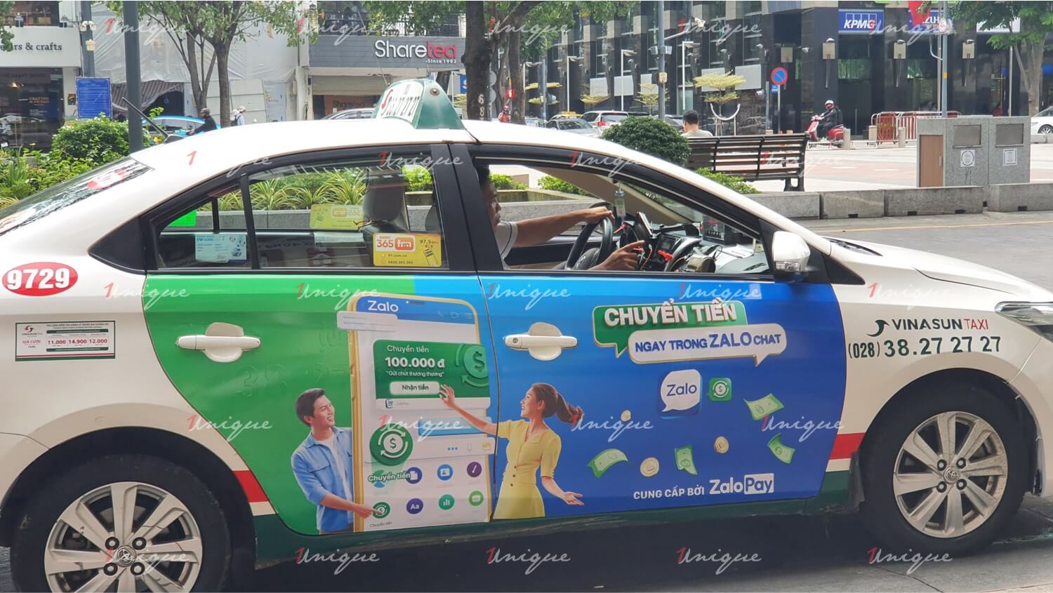 ZaloPay dán quảng cáo tràn 4 cánh taxi VinaSun tại Hồ Chí Minh