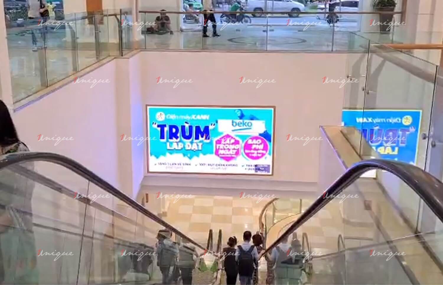 Điện Máy Xanh quảng cáo trên chuỗi màn hình LED indoor tại Vincom Royal City