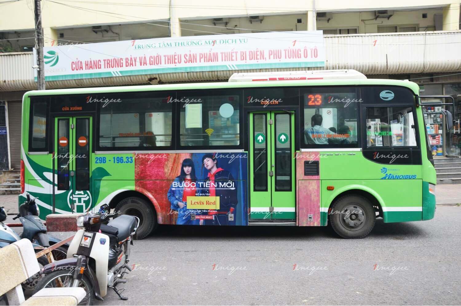 Thời trang Levi's quảng cáo trên xe bus phủ sóng thương hiệu