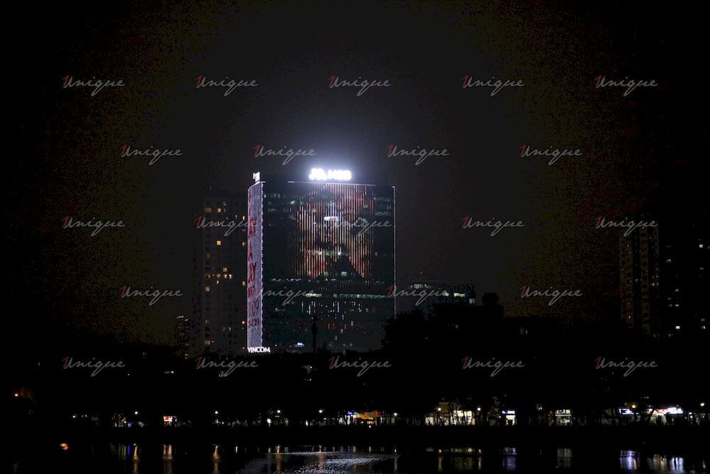 FC Đóm quảng cáo Led Building chúc mừng sinh nhật Jack và MV “LayLayla”