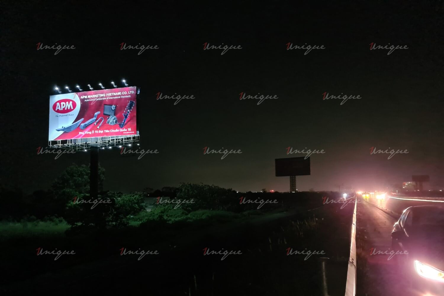 Billboard quảng cáo của APM tại đường cao tốc Pháp Vân – Cầu Giẽ, Hà Nội