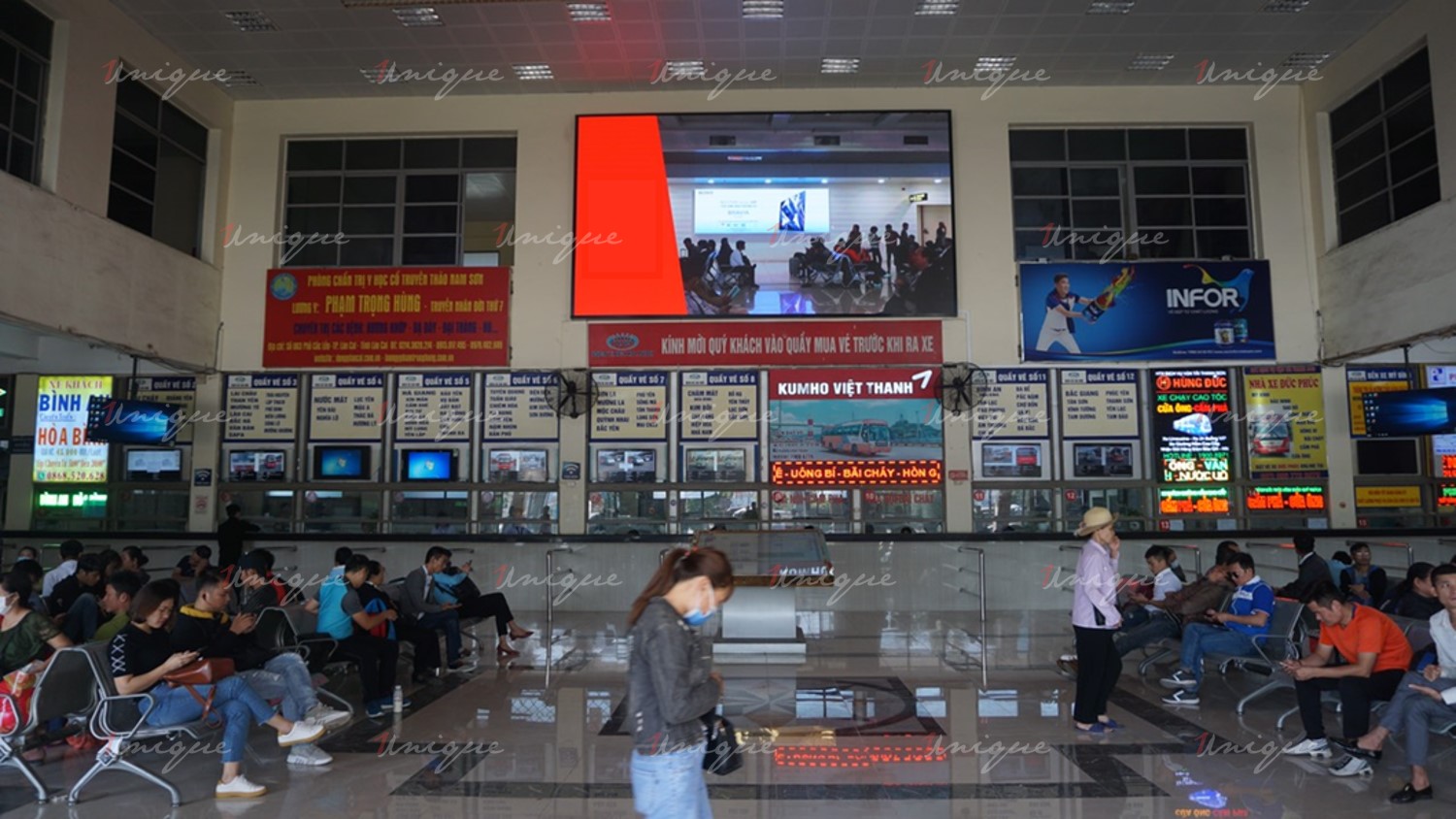Màn hình LED quảng cáo tại bến xe Mỹ Đình (Hà Nội)