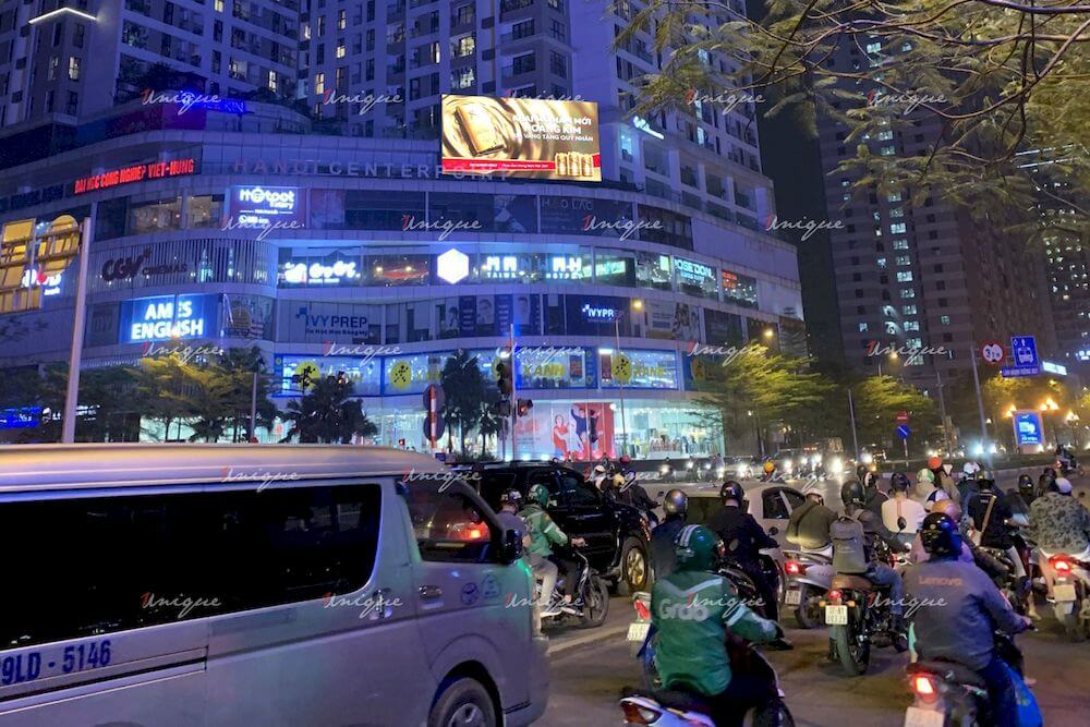 Màn hình LED quảng cáo ngoài trời tại Centerpoint (ngã tư Lê Văn Lương - Hoàng Đạo Thúy)