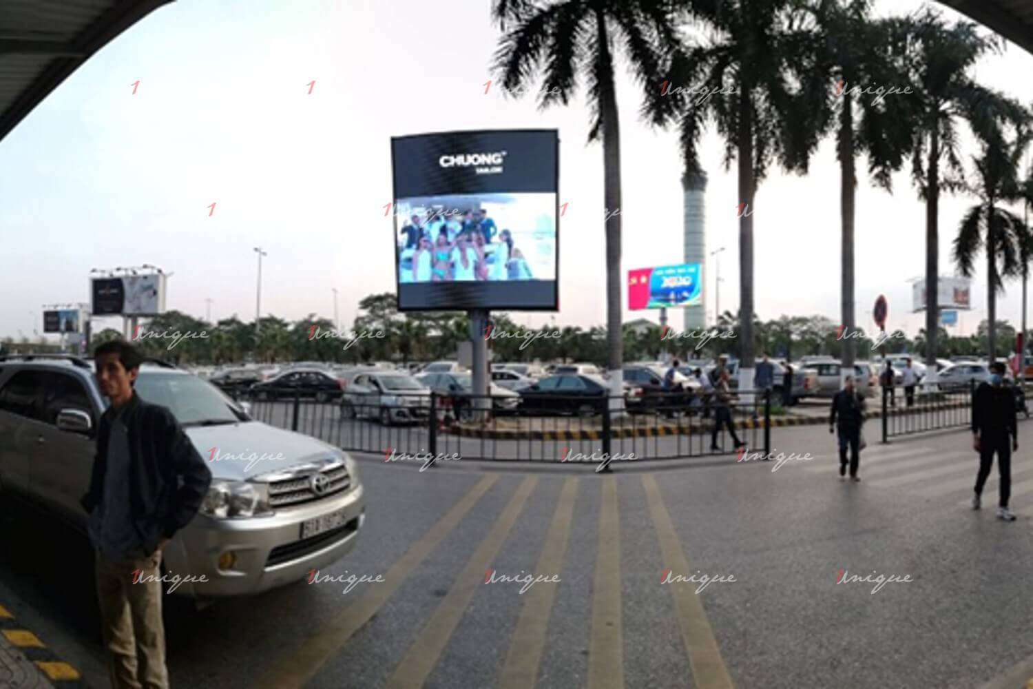 Màn hình LED quảng cáo ngoài trời tại sân bay Nội Bài