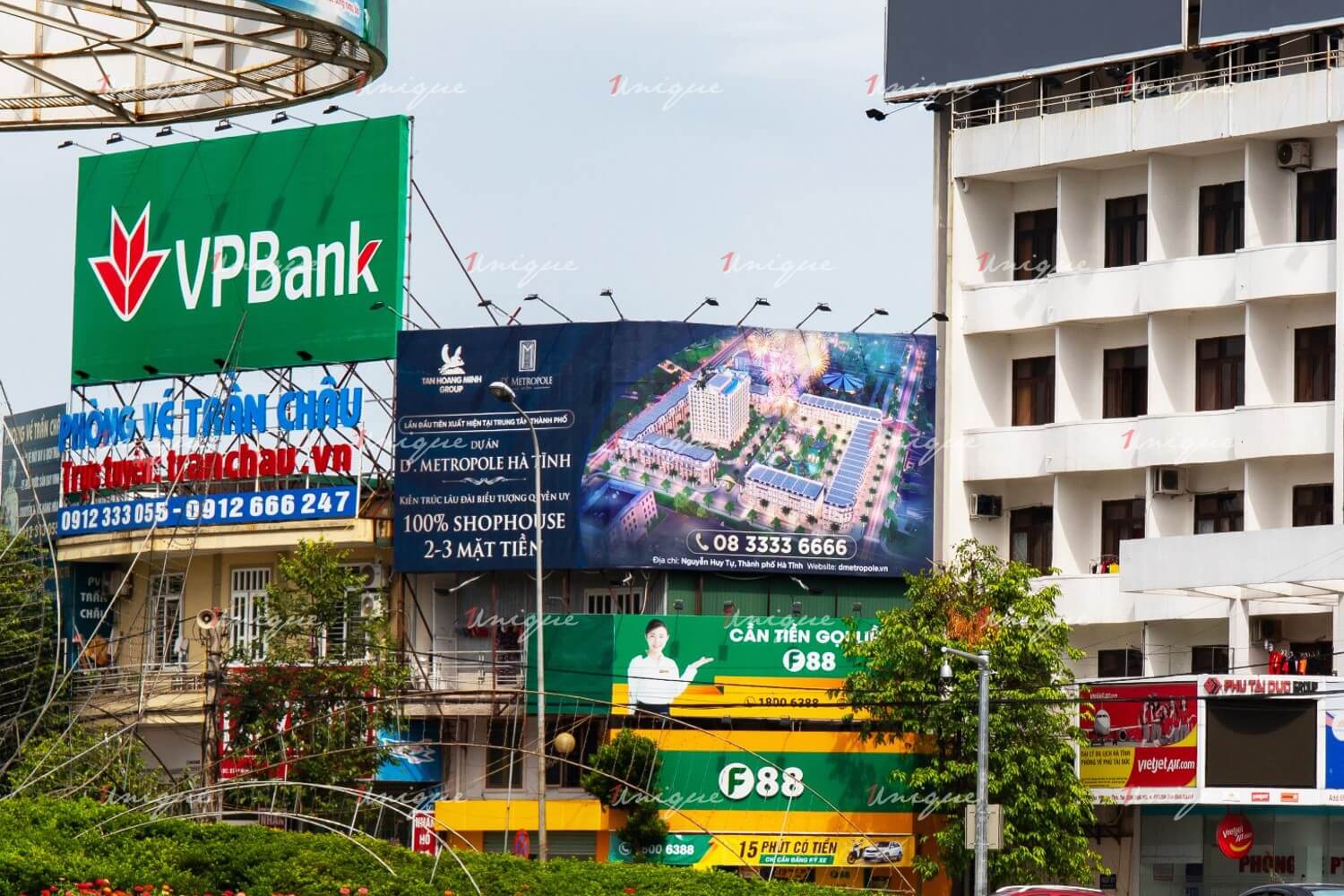 Pano quảng cáo tại Hà Tĩnh của dự án Bất động sản D'Metropole (Tân Hoàng Minh)