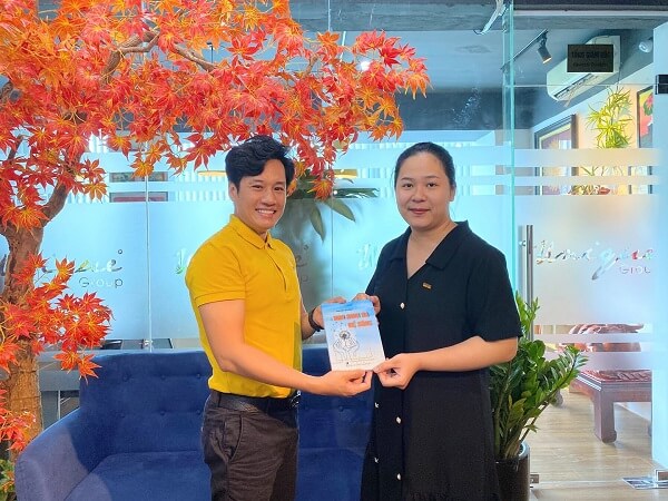 Unique chúc mừng chị Nguyễn Thu Hiền 5 năm làm việc