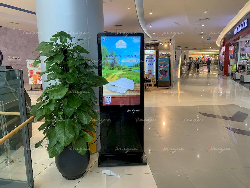 Đệm Kim Cương quảng cáo trên màn hình LCD tại Aeon Mall Long Biên
