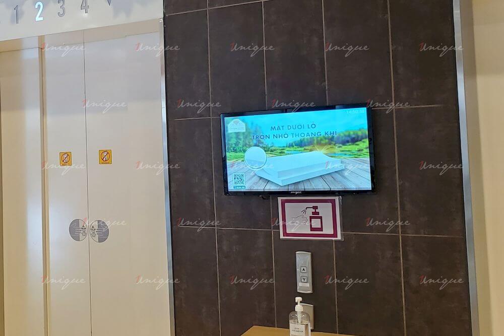 Đệm Kim Cương quảng cáo trên màn hình LCD tại Aeon Mall Long Biên
