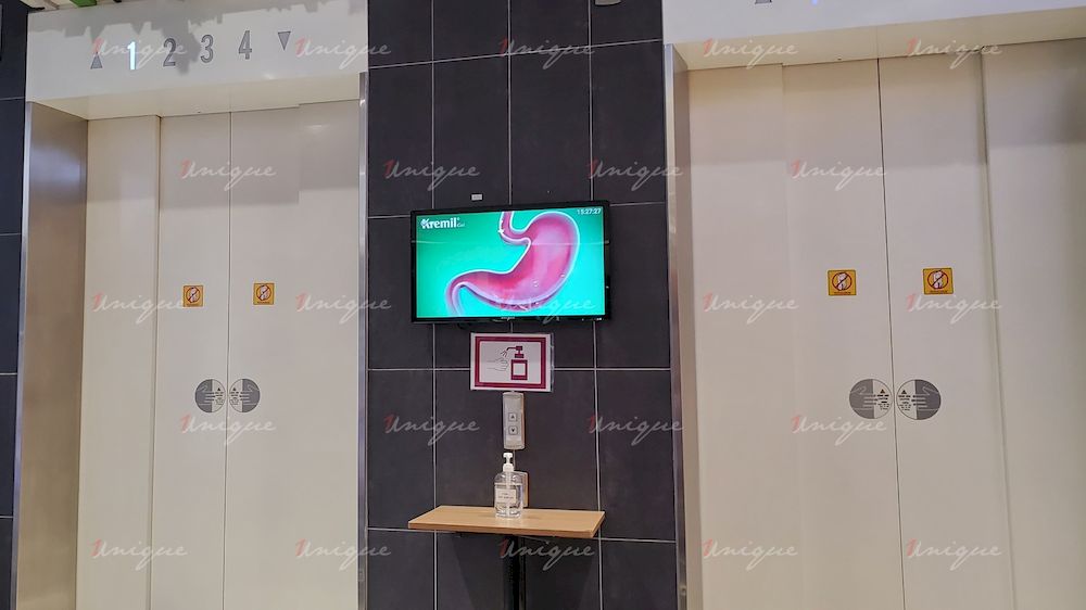 Kremil quảng cáo trên màn hình LCD tại Aeon Mall Long Biên