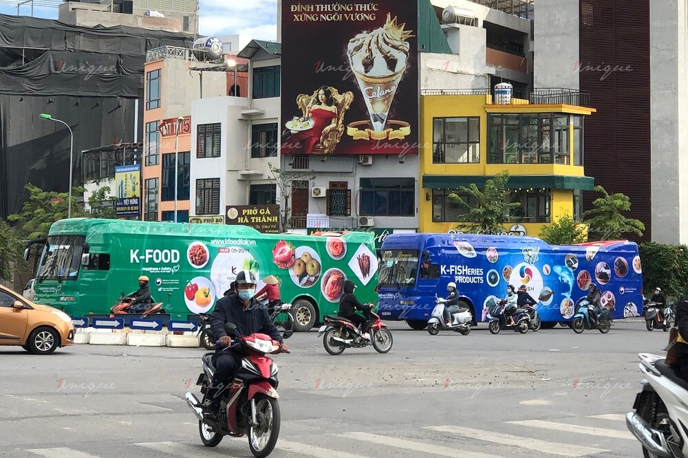 Kfood quảng cáo Luxury Roadshow xe ô tô 45 chỗ tại Hà Nội