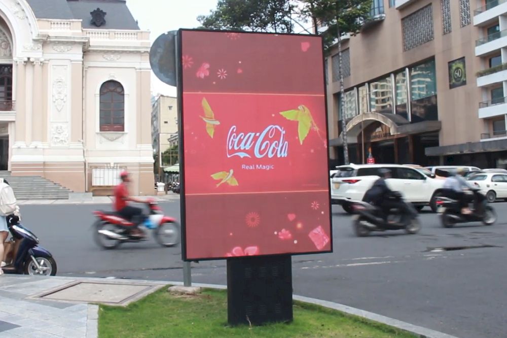 Combo 4 màn hình LED quảng cáo trên phố đi bộ Nguyễn Huệ (Quận 1, Hồ Chí Minh)