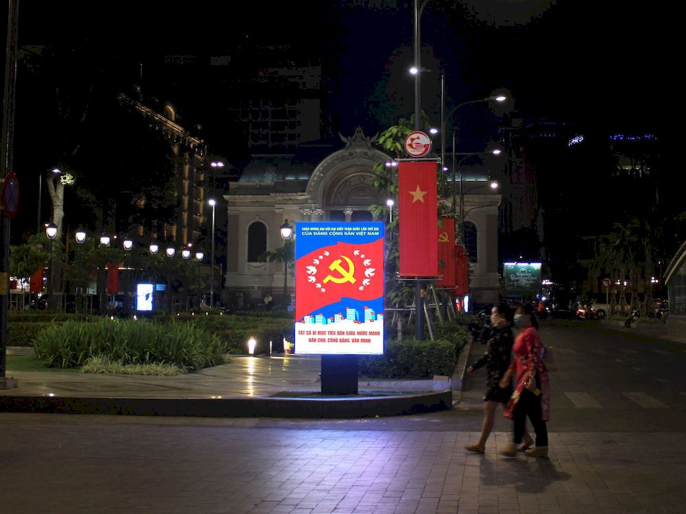 Combo 4 màn hình LED quảng cáo trên phố đi bộ Nguyễn Huệ (Quận 1, Hồ Chí Minh)