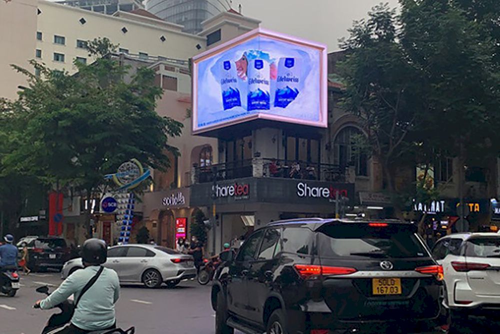 Màn hình LED quảng cáo phố đi bộ Nguyễn Huệ (113 Nguyễn Huệ, nút giao Huỳnh Thúc Kháng)