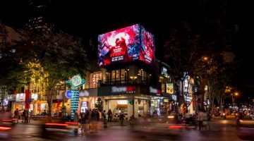 Doctor Strange 2 xuất hiện trên màn hình LED quảng cáo phố đi bộ Nguyễn Huệ (113 Nguyễn Huệ, nút giao Huỳnh Thúc Kháng)