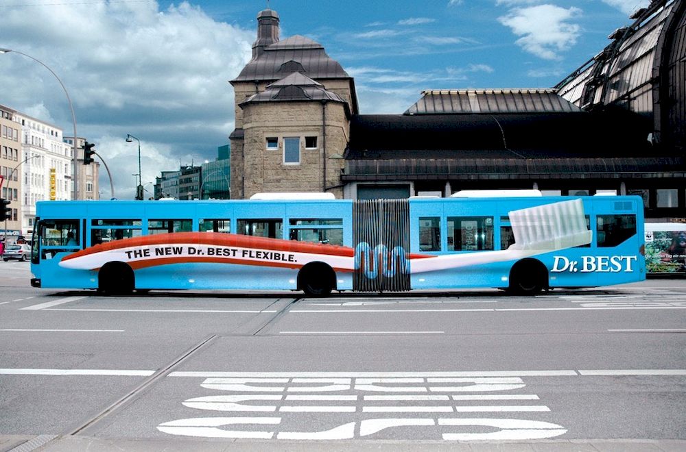 Creative OOH #9: Quảng cáo xe buýt sáng tạo của bàn chải đánh răng Dr.Best