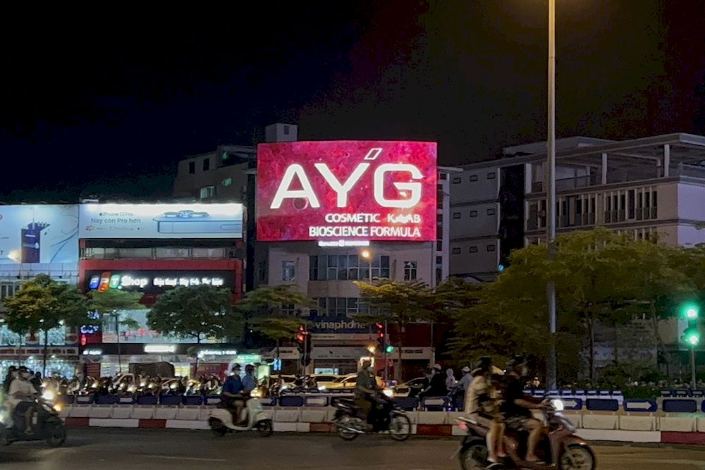 Mỹ phẩm Hàn Quốc AYG quảng cáo màn hình LED 22 Đông Các (Ô Chợ Dừa)