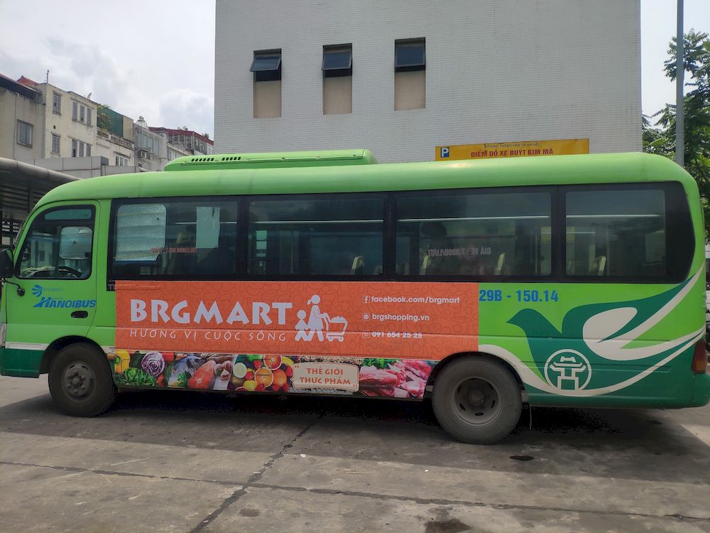 BRGMart quảng cáo trên xe buýt tại Hà Nội