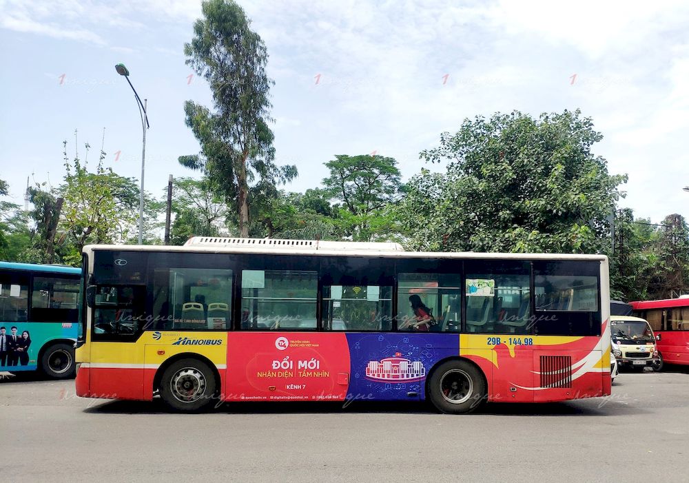 Kênh Truyền hình Quốc hội triển khai chiến dịch quảng cáo xe buýt