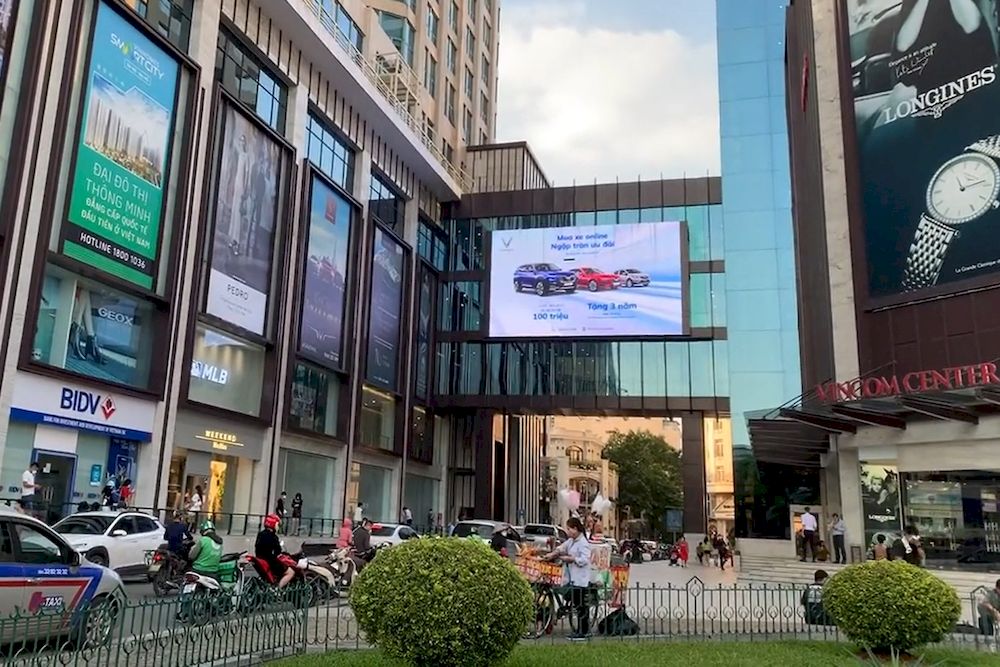 Màn hình LED quảng cáo ngoài trời tại TTTM Vincom Bà Triệu