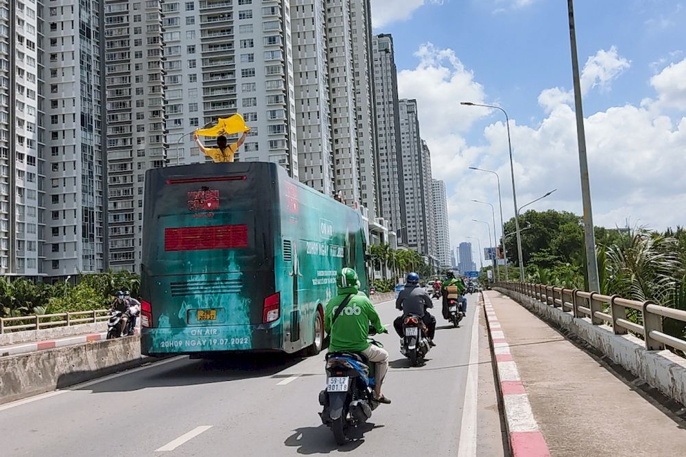Chiến dịch Roadshow xe bus hai tầng quảng bá MV “Ngôi sao cô đơn” của Jack