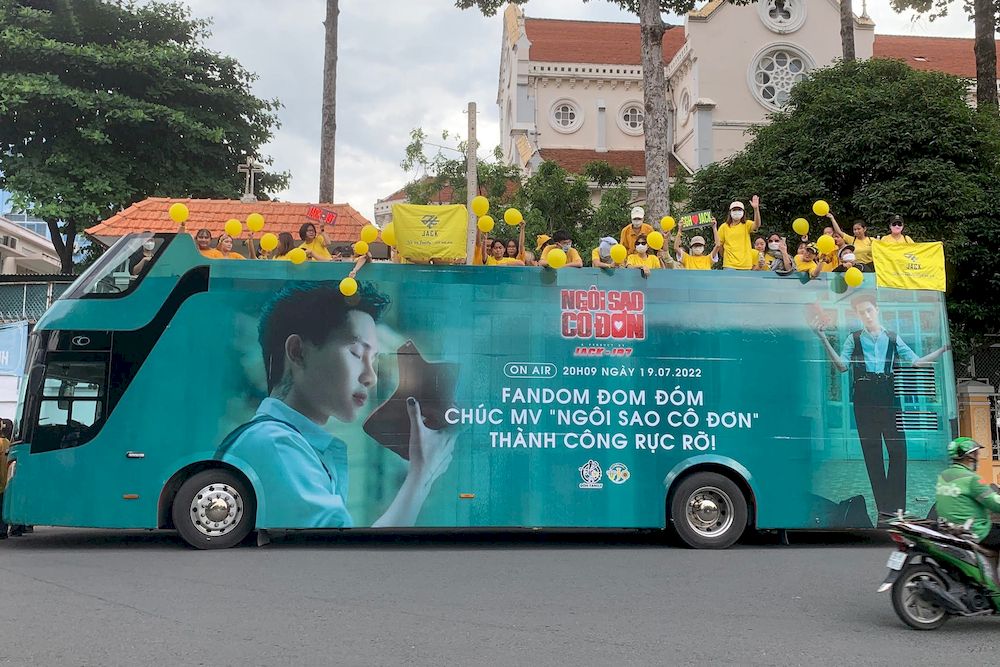 Chiến dịch Roadshow xe bus hai tầng quảng bá MV “Ngôi sao cô đơn” của Jack