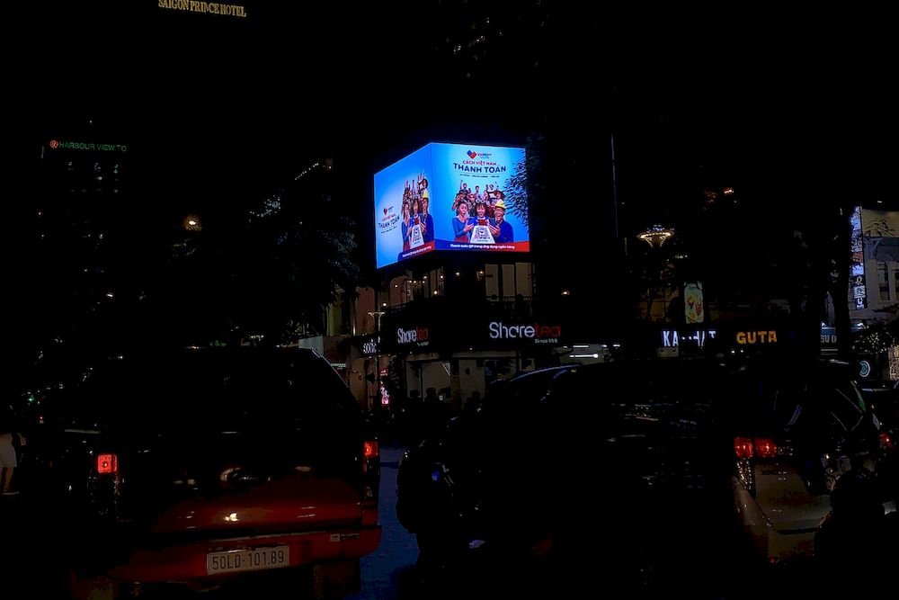 VNPAY-QR quảng cáo màn hình LED ngoài trời tại phố đi bộ Nguyễn Huệ (nút giao Nguyễn Huệ – Huỳnh Thúc Kháng)
