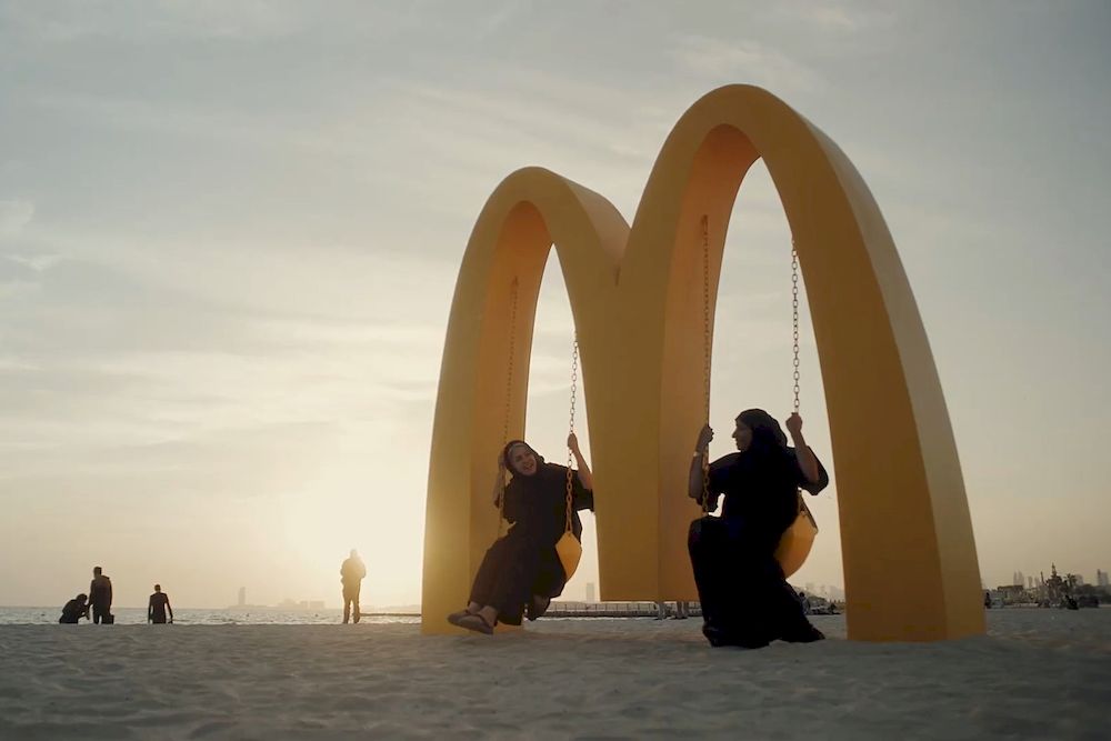 Chiến dịch quảng cáo ngoài trời tương tác “Swings” của McDonald’s tại Dubai
