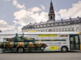 Chiến dịch quảng cáo xe bus truyền tải thông điệp về “Chiến tranh và Tị nạn” đầy ám ảnh