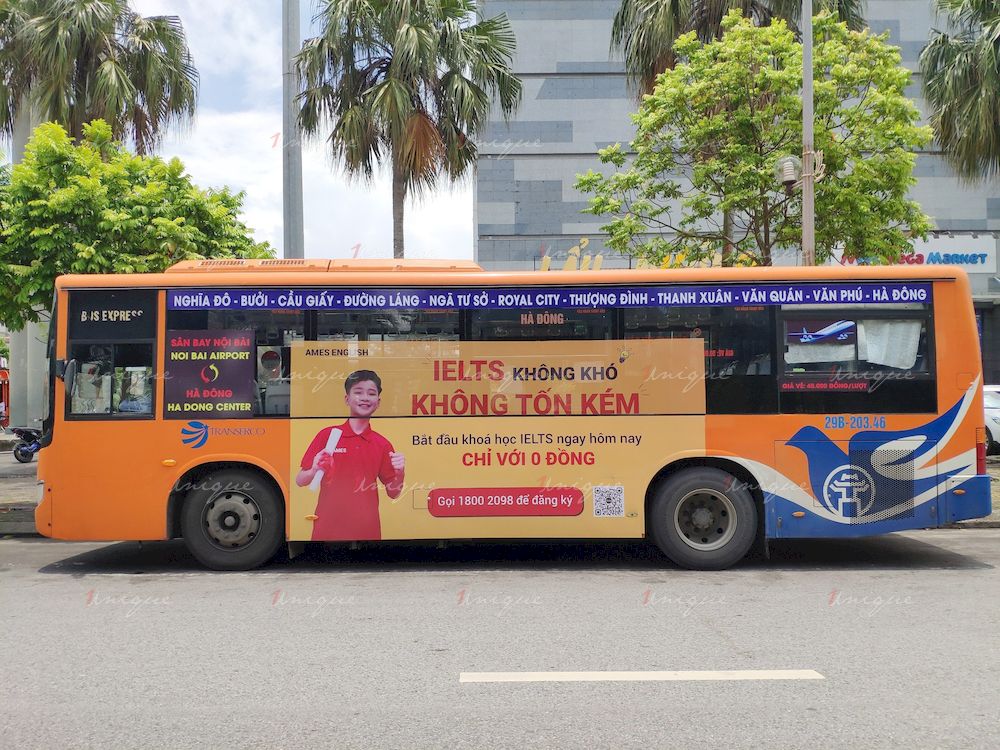 Ames English quảng cáo trên xe bus tại Hà Nội
