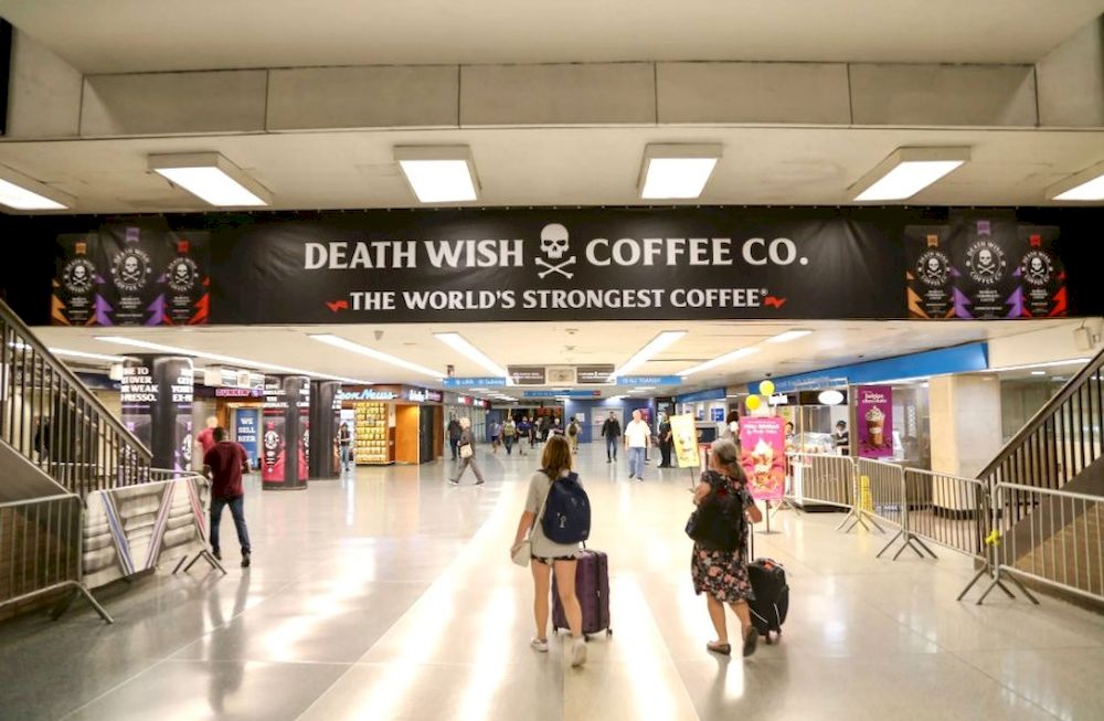 Chiến dịch OOH tại ga tàu điện ngầm của Death Wish Coffee tiếp sức năng lượng với những thông điệp đầy cảm hứng