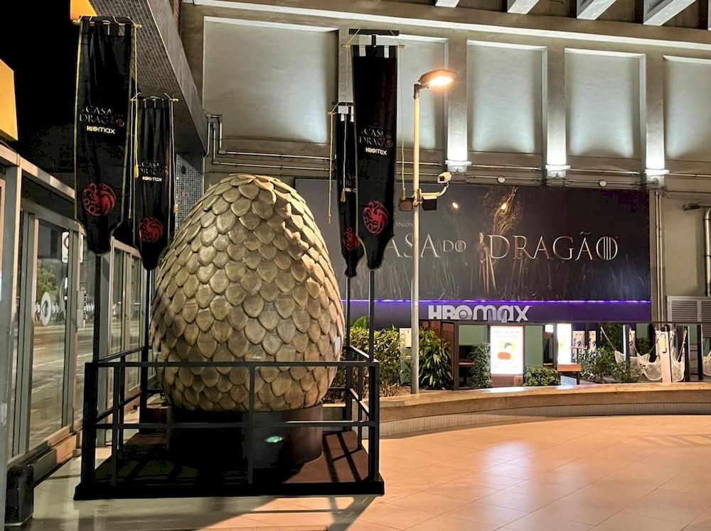 Creative OOH #19: HBO đặt một quả trứng rồng khổng lồ bên trong ga tàu điện ngầm Paulista