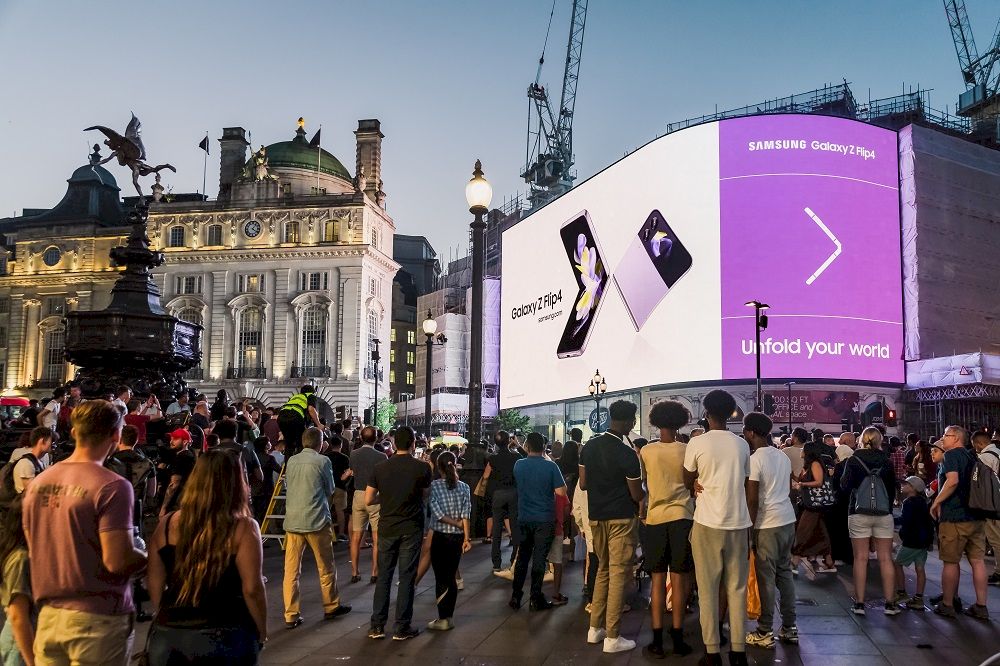 “Samsung x BTS” phủ sóng OOH toàn cầu trong chiến dịch ra mắt Galaxy Z Flip 4