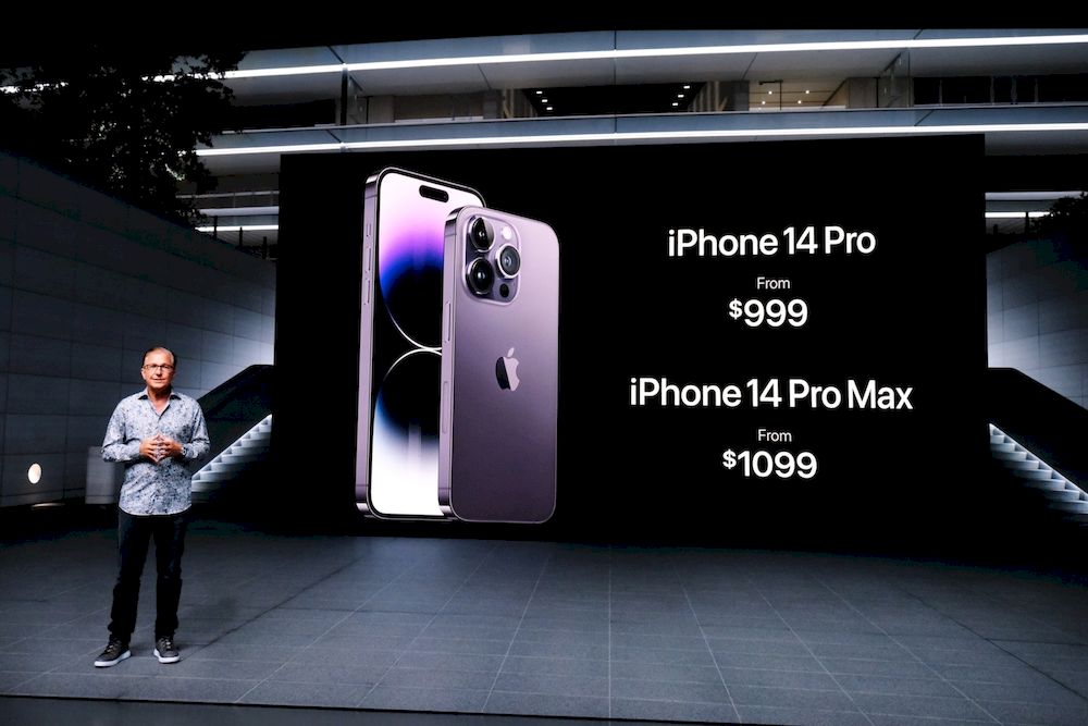 Samsung cà khịa Apple ra mắt iPhone 14 bằng biển quảng cáo ngoài trời