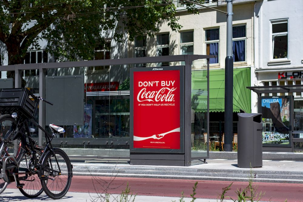 “Don't buy Coca-Cola”: Chiến dịch OOH kêu gọi tái chế với thông điệp đầy đanh thép của Coca-Cola