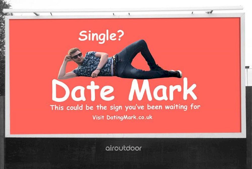 Bi hài chuyện “Chàng ế” book biển quảng cáo mời gọi mọi người hẹn hò với mình