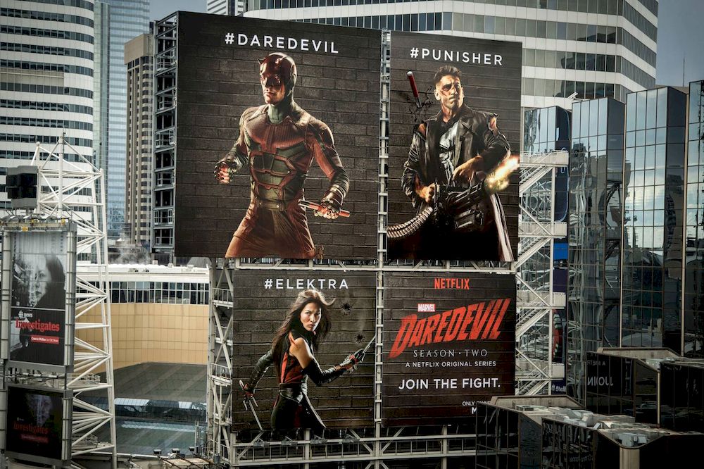 Netflix mở ra cuộc chiến giữa các siêu anh hùng trên Billboard để quảng bá cho “Daredevil”