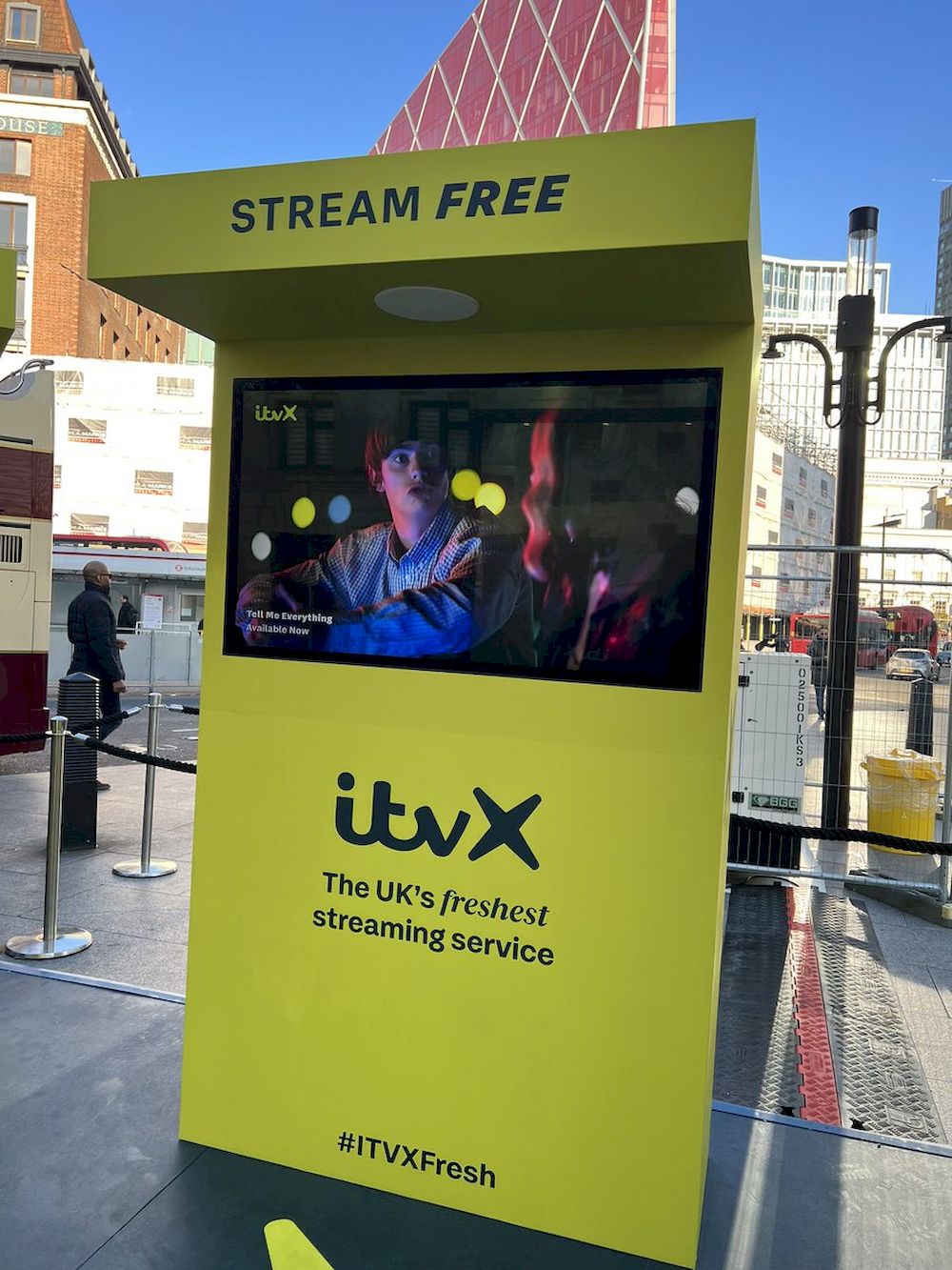 Billboard quảng cáo phát bỏng ngô miễn phí tại Anh quốc của ITVX