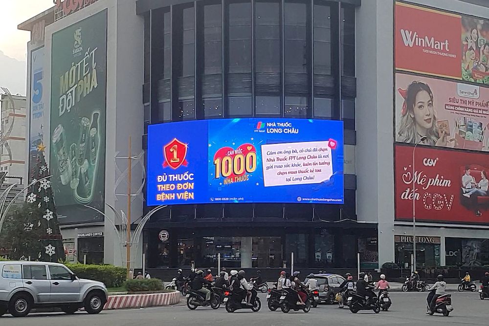 Chiến dịch OOH quy mô lớn của FPT Long Châu tri ân khách hàng nhân cột mốc 1.000 nhà thuốc