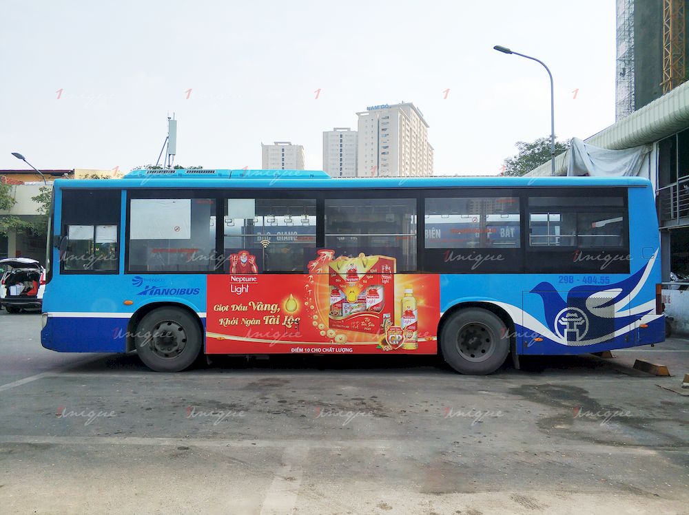 Quảng cáo trên xe buýt dịp Tết