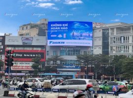 Daikin quảng cáo màn hình LED ngoài trời tại 22 Đông Các (Ngã 7 Ô Chợ Dừa, Hà Nội)
